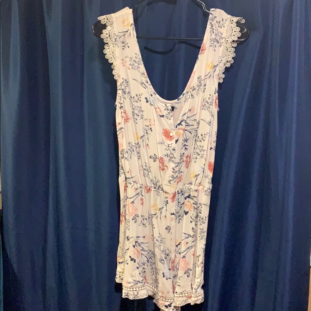 Kendall & Kylie White Floral Romper